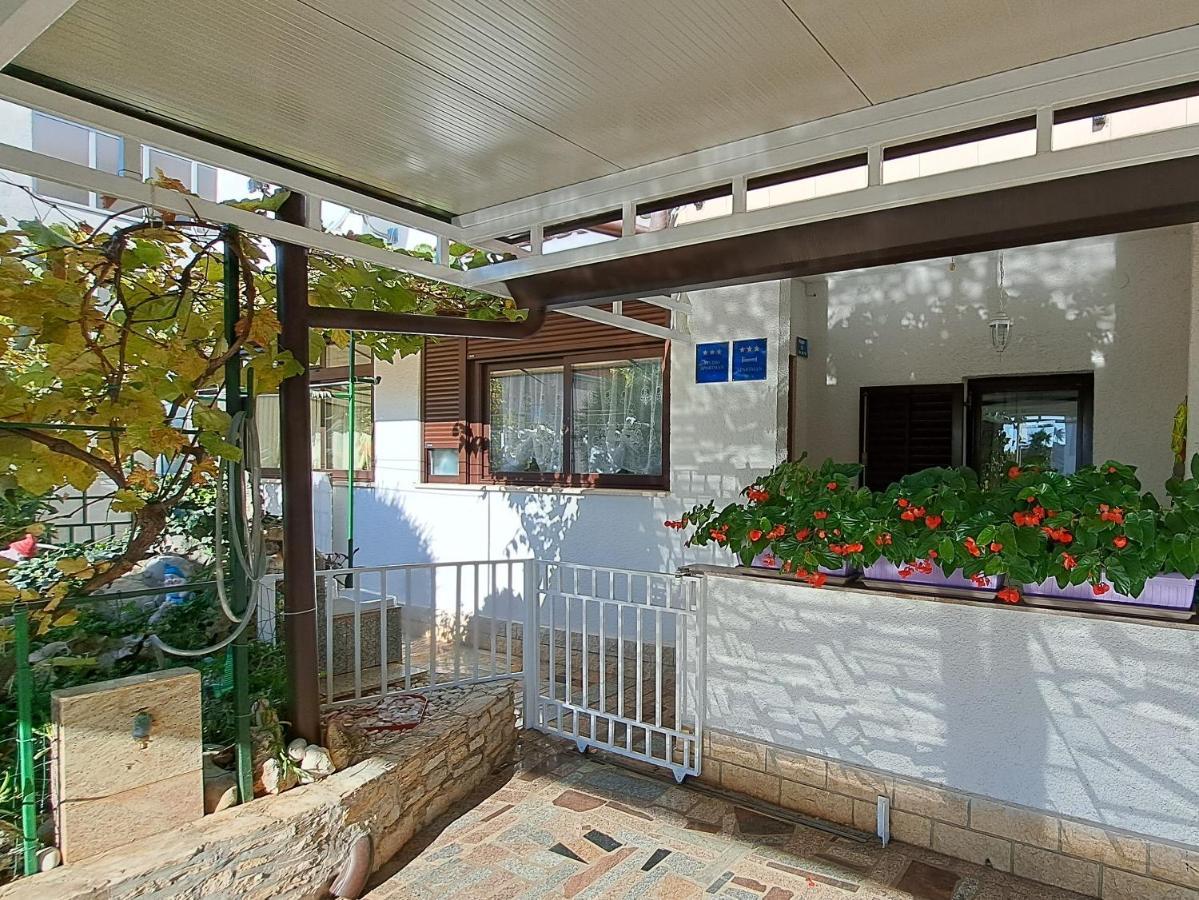 Apartments Anic Novigrad Istria Buitenkant foto